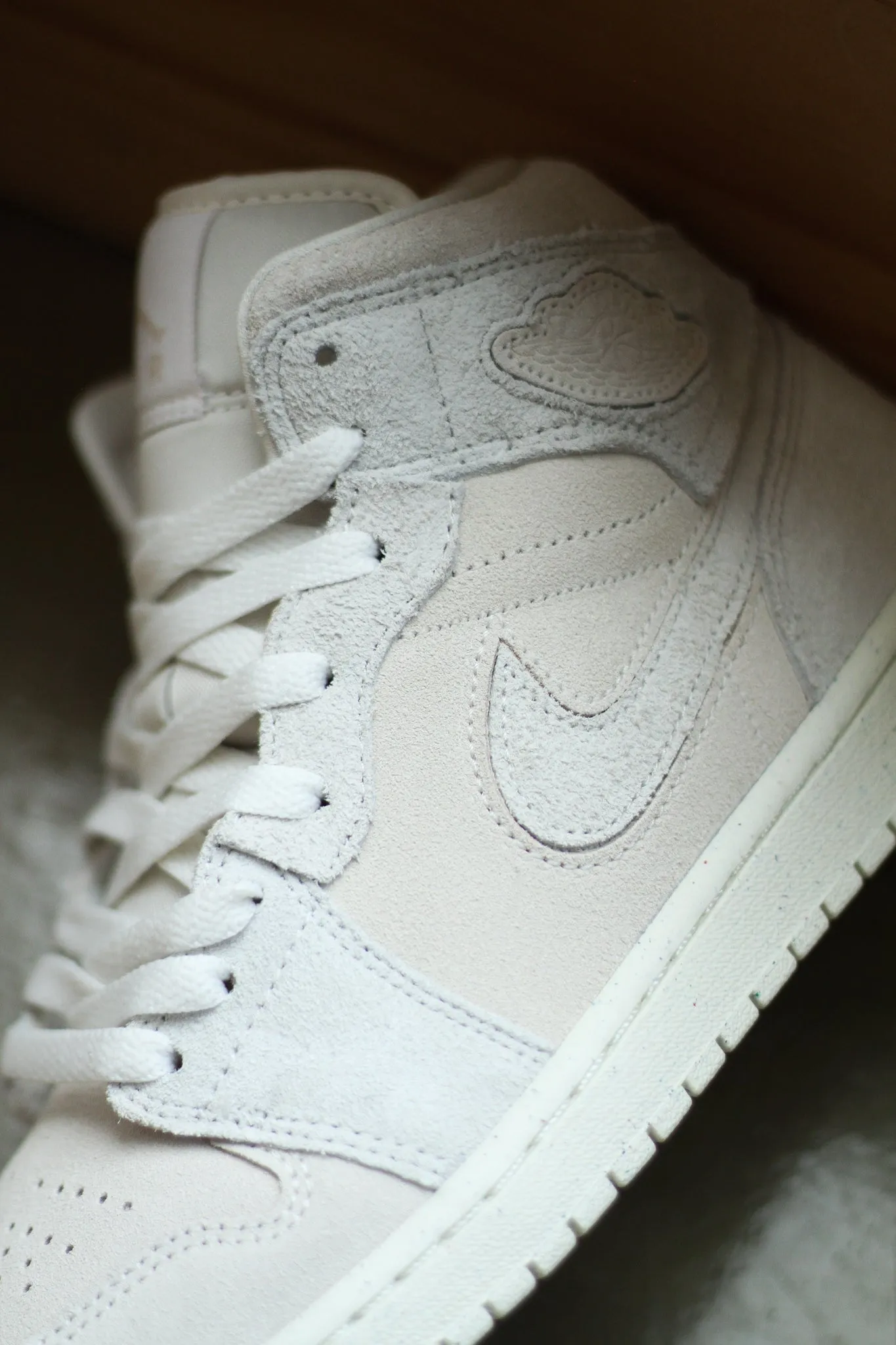 AIR JORDAN 1 MID SE CRAFT "PALE IVORY"