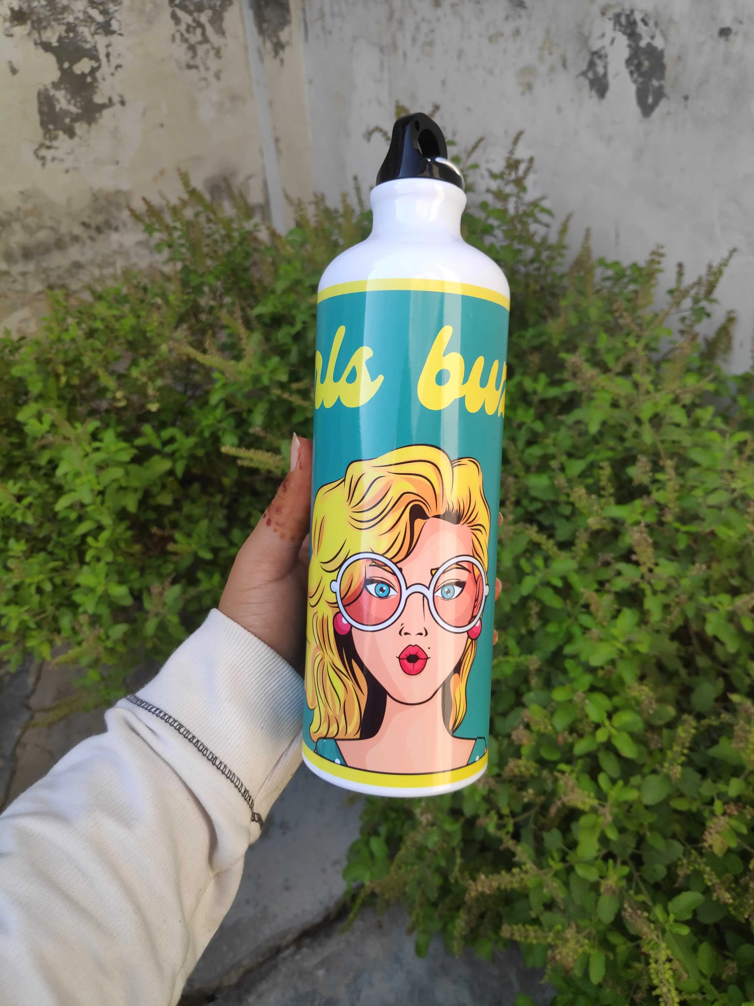 Girls Buzz ki Bottle