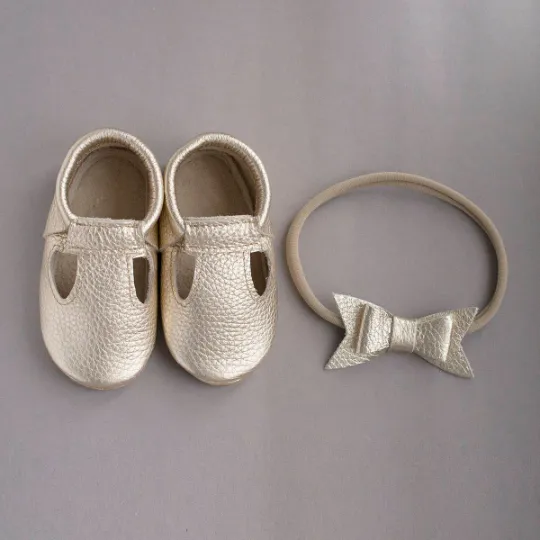 Moccasins and one size headband set Baby girl shoes