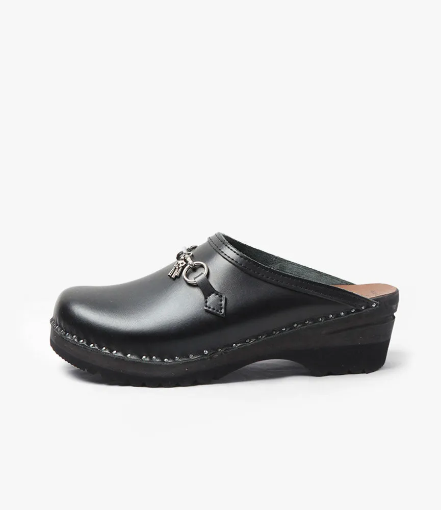 Tassel Bit 'Monet' Clog – Black Leather