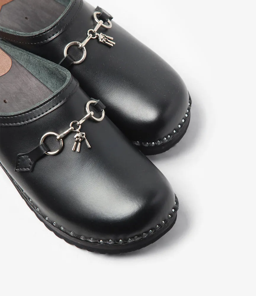 Tassel Bit 'Monet' Clog – Black Leather