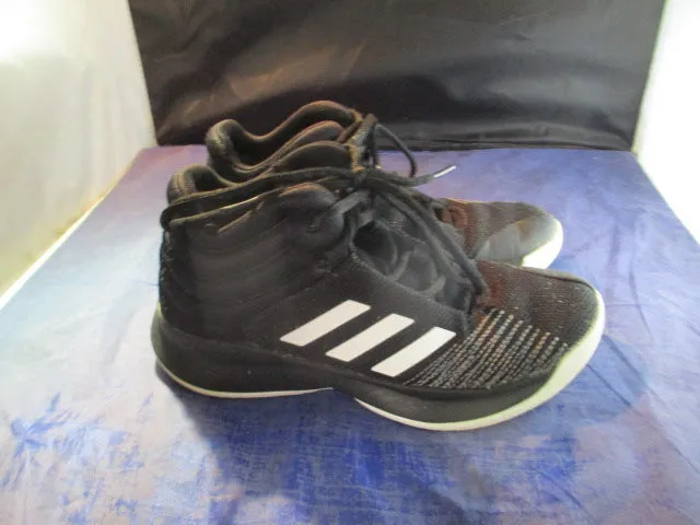 Used Adidas Basketball Shoes Youth Size 5 - no insoles