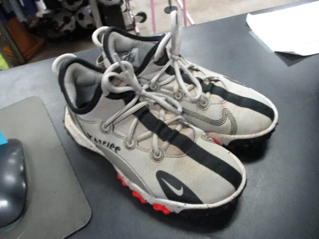 Used Nike Turf Shoes Size 2.5