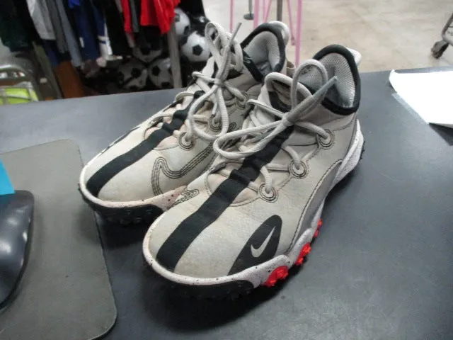 Used Nike Turf Shoes Size 2.5