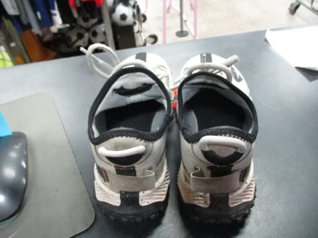 Used Nike Turf Shoes Size 2.5