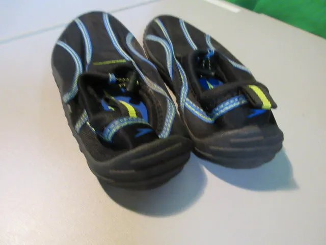 Used Speedo Water Shoes Size 2-3